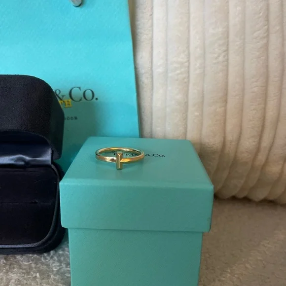 NEW Tiffany & Co T1 Ring in 18K Yellow Gold, 2.5 mm Wide size 9.5